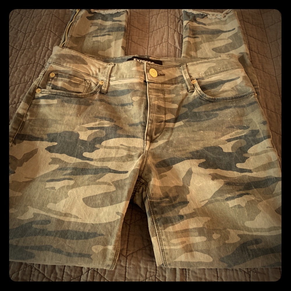 Express brand women’s skinny camo jeggings